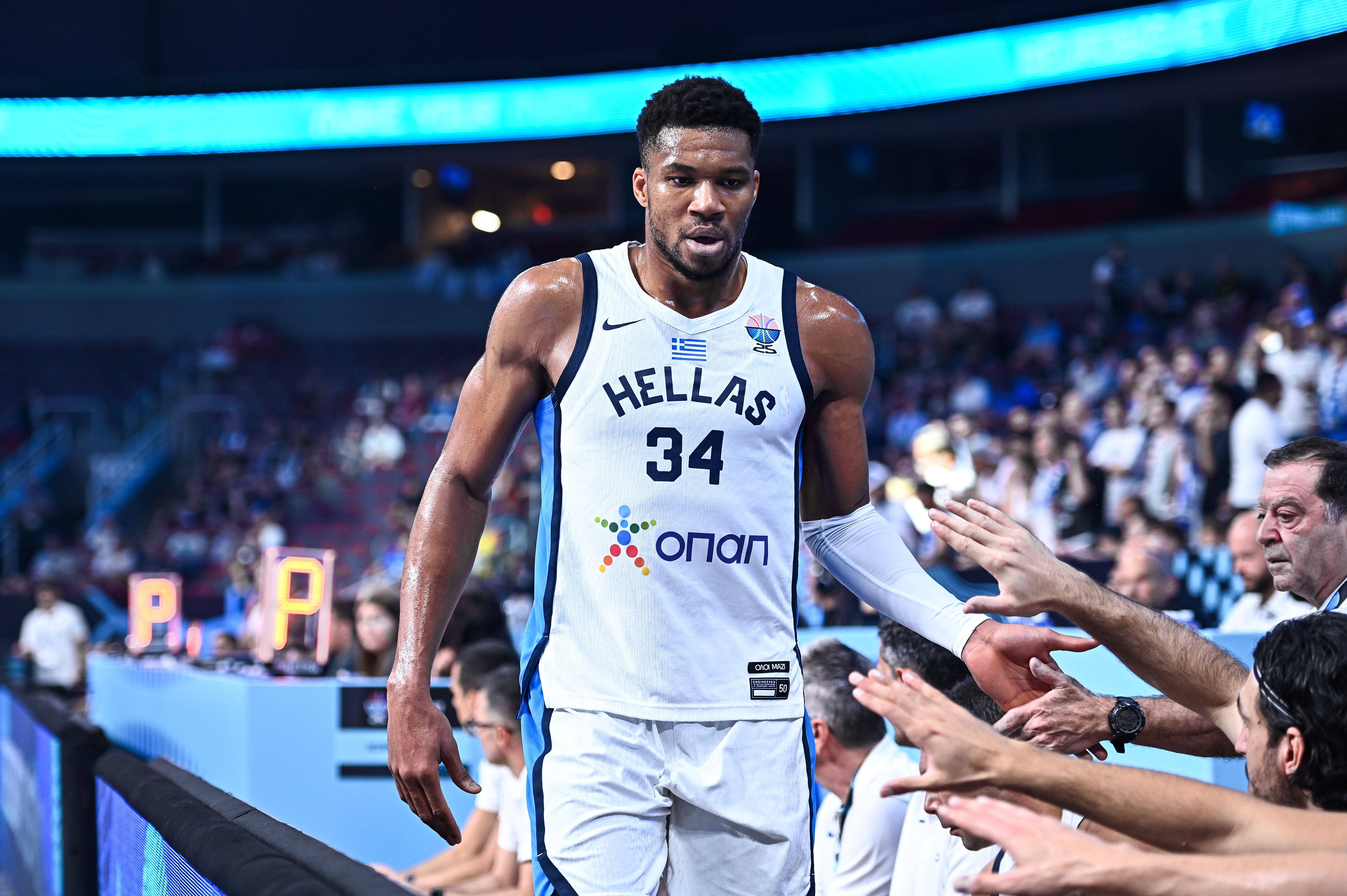 字母：能让1200万希腊人快乐&能够激励下一代 这是我生涯最大成就