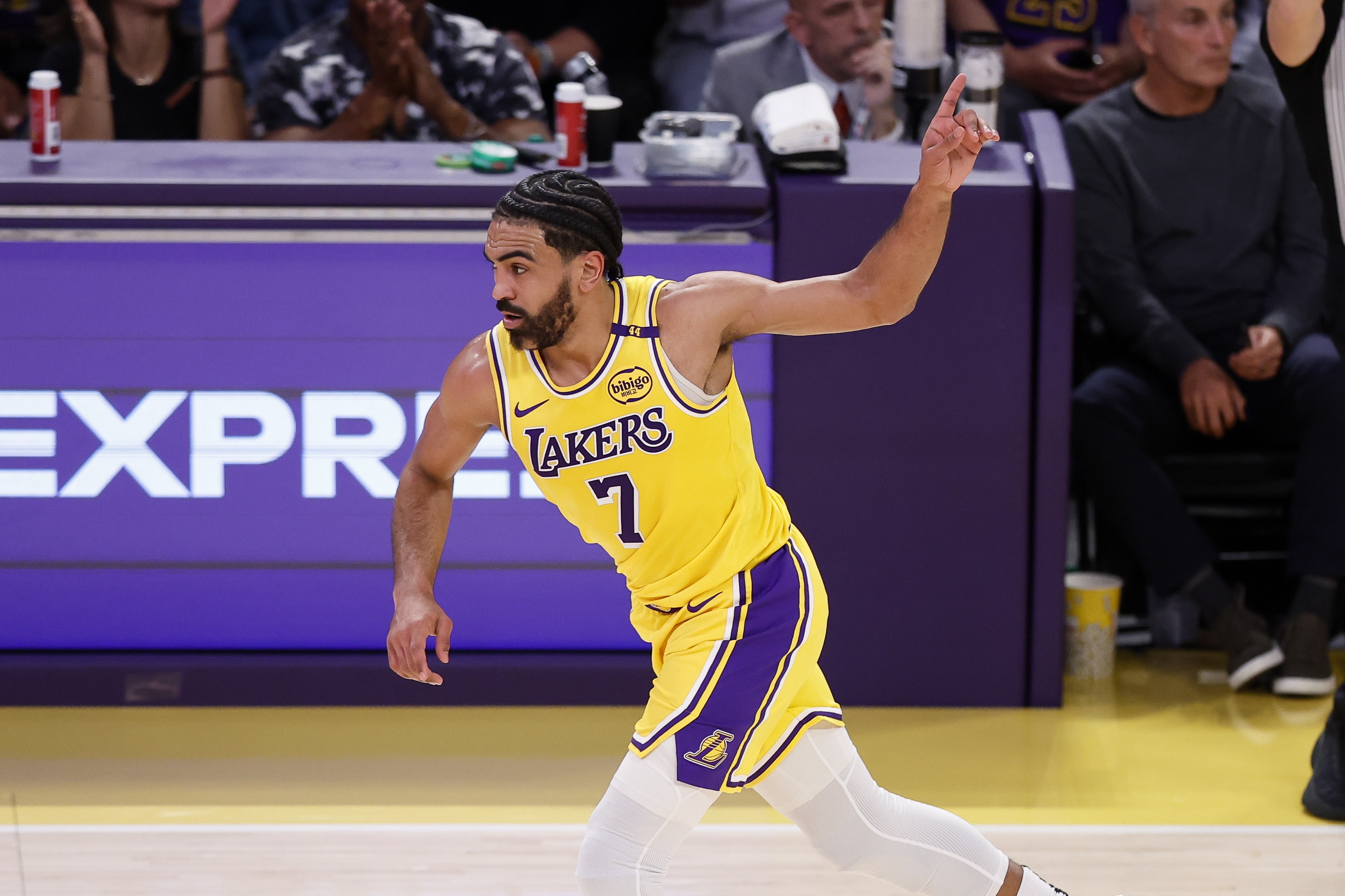 杀疯了！文森特半场7中5得16分4助攻 首节压哨球&第二节带队反超