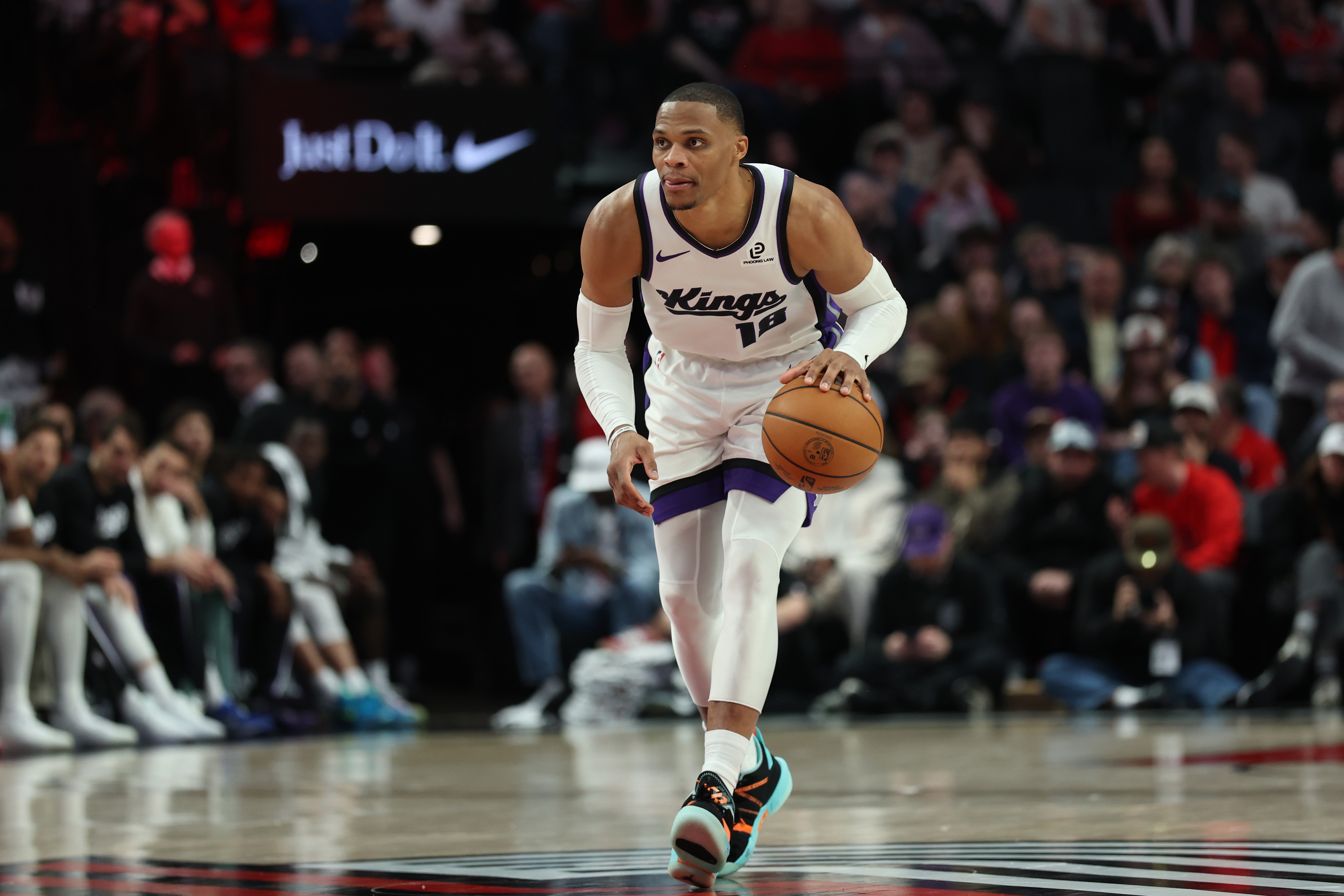 威少再遇大哥砍21分13板4助2断 三分12中5&第四节追平三分立功