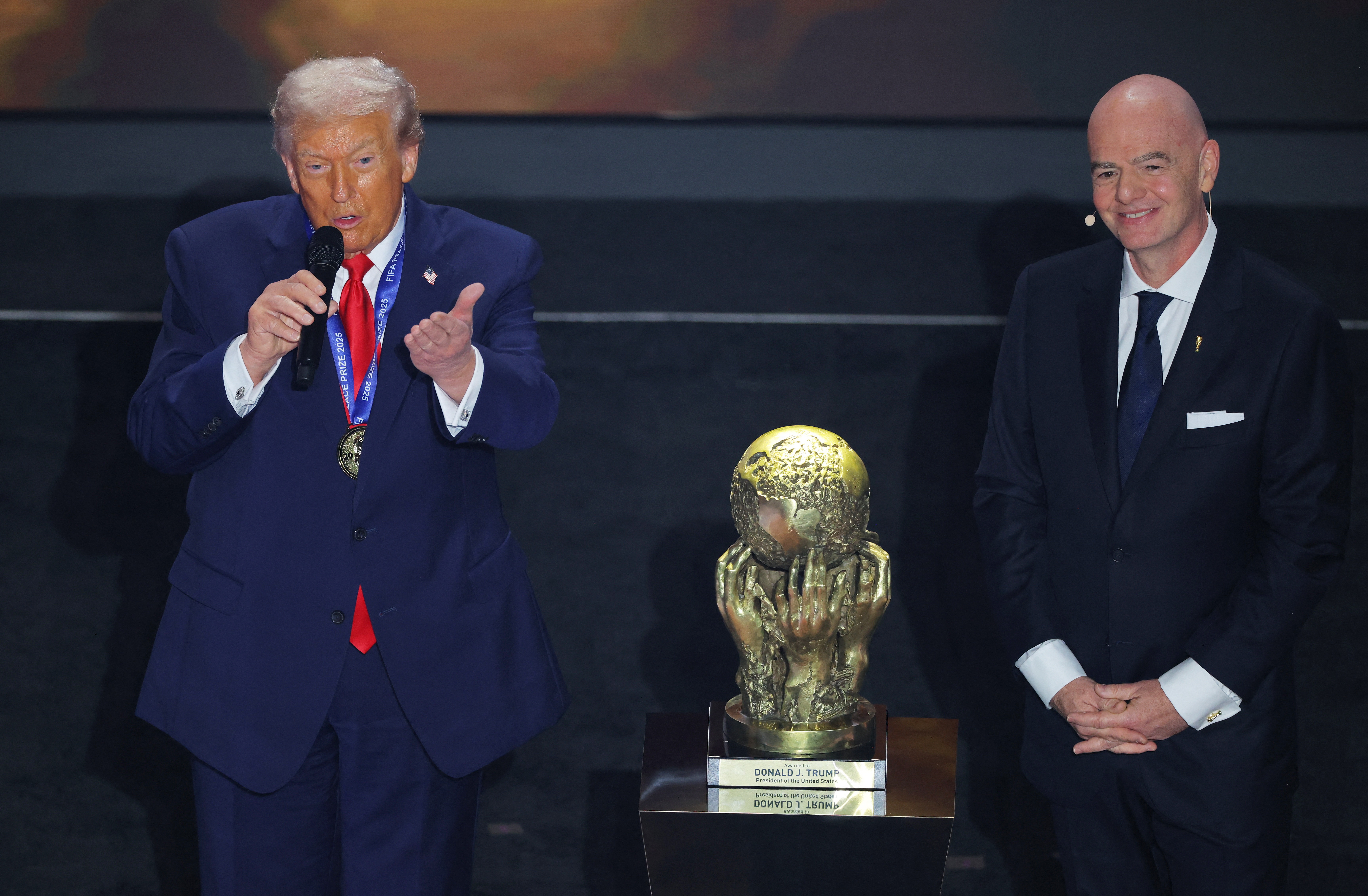 特朗普获FIFA和平奖！博班：荒唐且令人羞愧，FIFA不该是政治组织